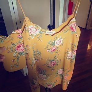 Flower shoulder shirt